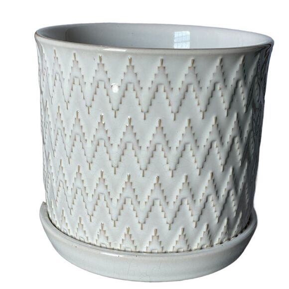 Sagebrook Ivory & Beige Chevron Designed Ceramic Planter For Home/Office - Picture 1 of 10